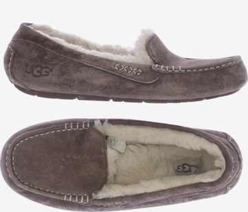 UGG Flats & Loafers in 40 in Brown: front