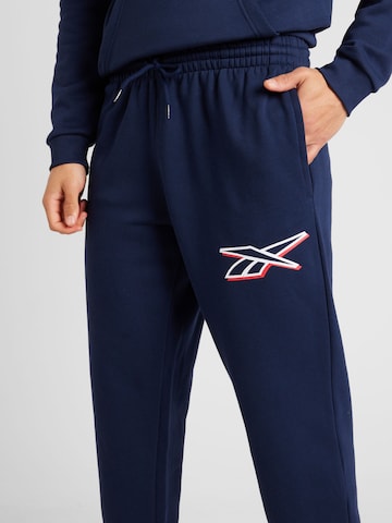 Effilé Pantalon de sport Reebok en bleu