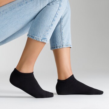 s.Oliver Socken in Schwarz | YOU ABOUT