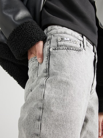 Calvin Klein Jeans Regular Jeans 'MOM Jeans' in Grau