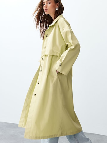 Trendyol Between-seasons coat in Green: front
