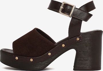 Derimod Sandály – hnědá: přední strana