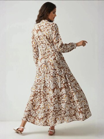 Hiccup - Vestidos camiseiros em castanho