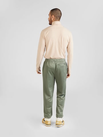 Regular Pantaloni de la GAP pe verde