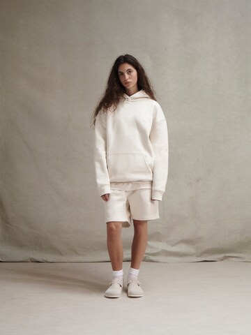 Sweat-shirt 'Segheneyti' ABOJ ADEJ en blanc