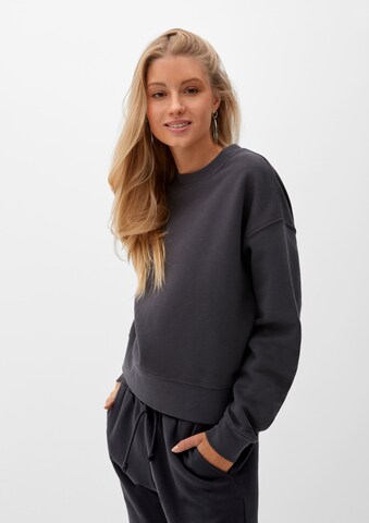 Sweat-shirt QS en gris : devant