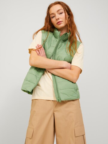 JJXX Vest 'Nora' in Green: front