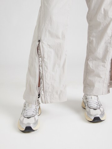 Nike Sportswear Loose fit Trousers in Grey