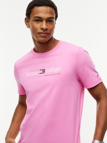 TOMMY HILFIGER Тениска 'BRAND LOVE' в розово