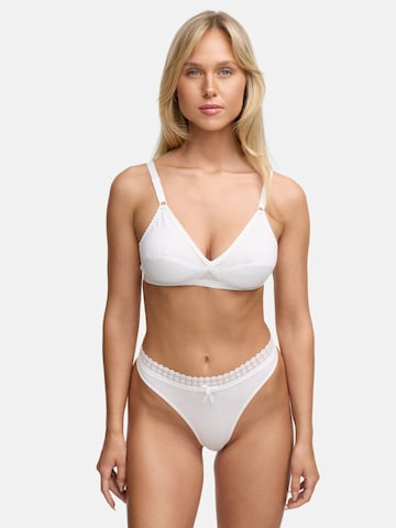 Tazzio - Tanga '3er Pack F927' en blanco: frente
