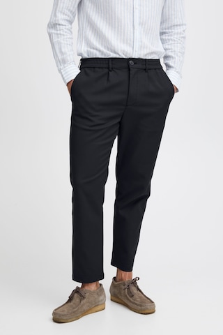Casual Friday Loose fit Pleat-Front Pants 'Marc' in Blue: front
