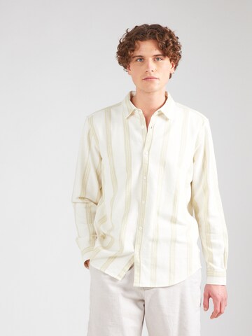 QS Regular fit Button Up Shirt in White: front