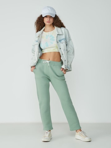 C&City Loose fit Trousers in Green: front