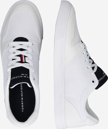 Baskets basses TOMMY HILFIGER en blanc