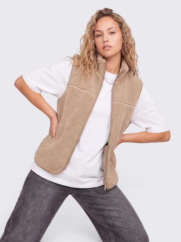 Gilet 'Kim' di studioselect in beige: frontale