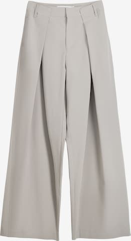 Bershka Pleat-Front Pants in Grey: front