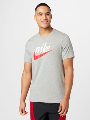 Nike Sportswear T-shirt 'FUTURA 2' i grå: framsida