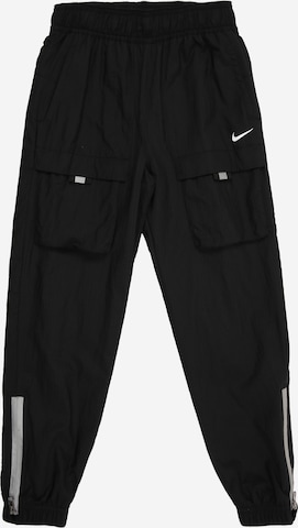 Nike Sportswear Tapered Housut värissä musta: etupuoli