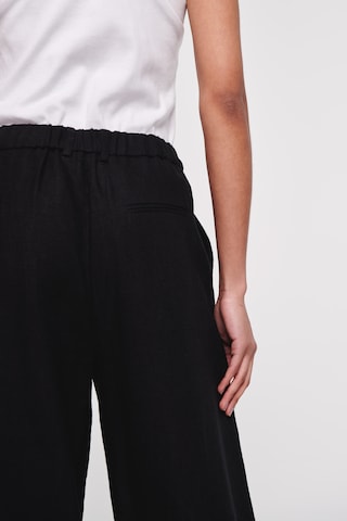 Aligne - Pierna ancha Pantalón plisado 'Hainault' en negro