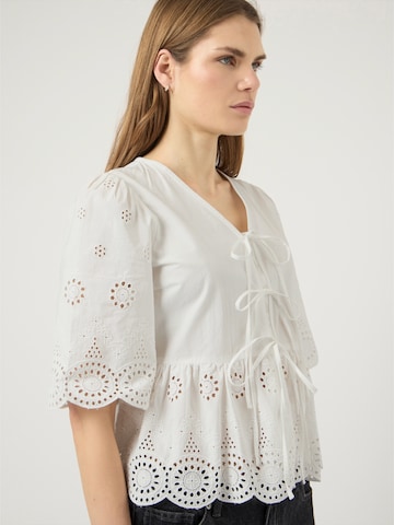 YAS - Blusa 'YASCORNELIA' en blanco