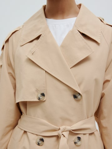 Cappotto di mezza stagione ' Ari' di EDITED in beige