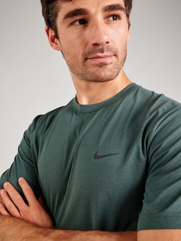 NIKE Funkční tričko 'HYVERSE' – zelená