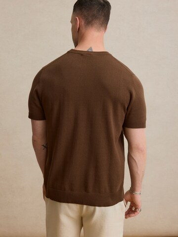 DAN FOX APPAREL Футболка 'Matteo' в Коричневый