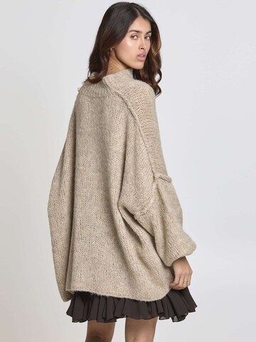 Lilavie Strickjacke ' Lolaa Oversize One Size ' in Braun