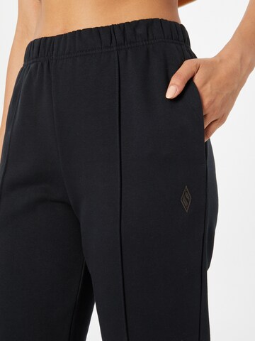 Tapered Pantaloni sportivi di SKECHERS in nero