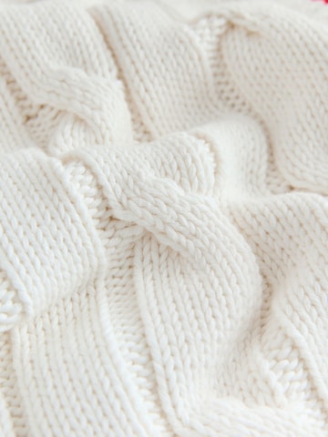 Next Плетена жилетка в бяло