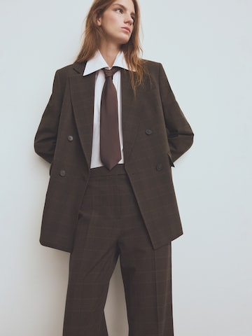 Tapered Pantaloni con piega frontale di MANGO in marrone