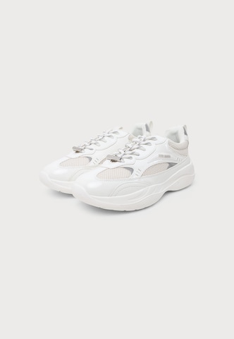 Baskets basses 'Premio-E' STEVE MADDEN en blanc
