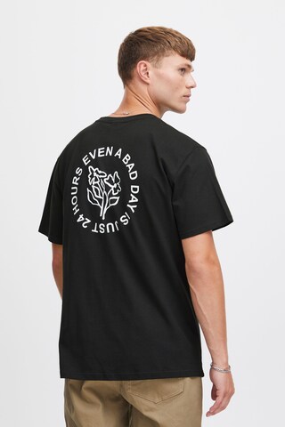 !Solid T-Shirt in Schwarz