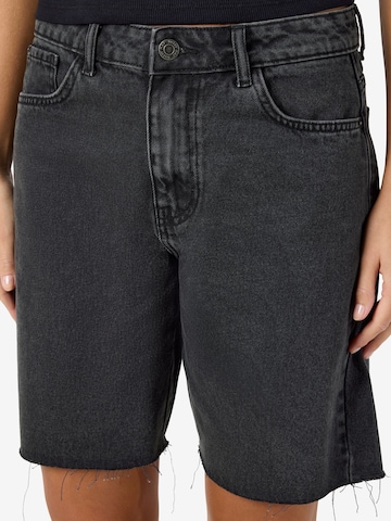 Regular Jean 'NMHolla' Noisy may en noir