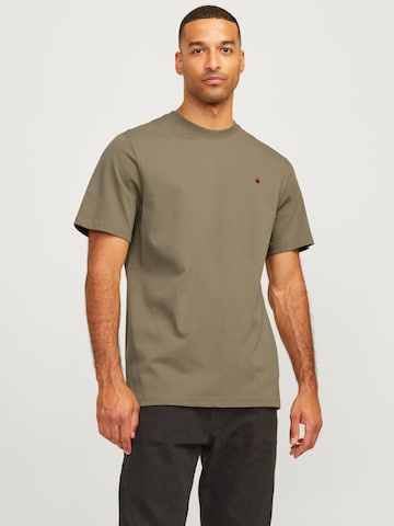 R.D.D. ROYAL DENIM DIVISION Футболка 'RDDRoad' в Зеленый: спереди