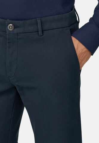 Regular Pantalon chino Boggi Milano en bleu