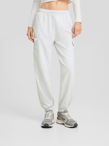 Tapered Pantaloni de la Bershka pe gri: față