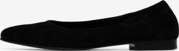 Bianco Ballet Flats in Black: front