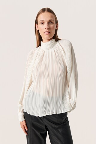 SOAKED IN LUXURY Blouse 'Chrisley' in White: front