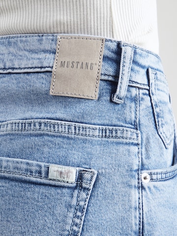 mėlyna MUSTANG Standartinis Džinsai 'CHARLOTTE'