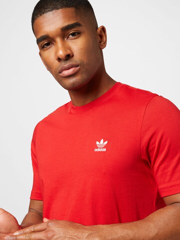 ADIDAS ORIGINALS T-Shirt 'Trefoil Essentials' in Rot