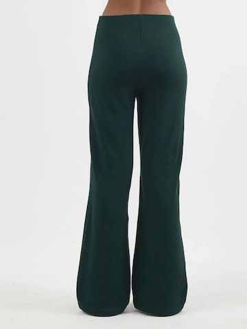 Busem - Flared Calças em verde