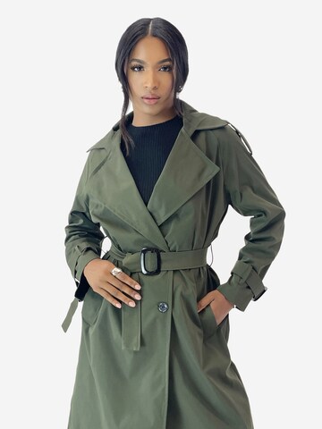 Elara Mantel in Grün