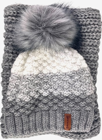 Kumixi Beanie 'Set: Mütze & Loop Schal' in Grey: front