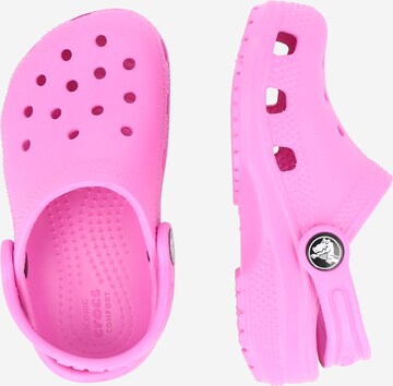 Crocs Avonaiset kengät 'Classic' värissä vaaleanpunainen