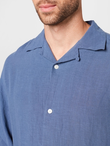WEEKDAY Comfort fit Button Up Shirt in Blue