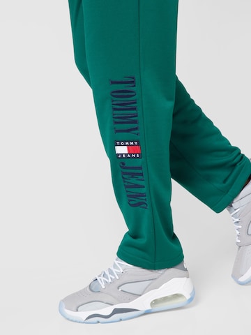 Tommy Jeans Regular Pants 'Ethan' in Green