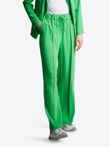 Rich & Royal Wide leg Pleated Pants in Green: front