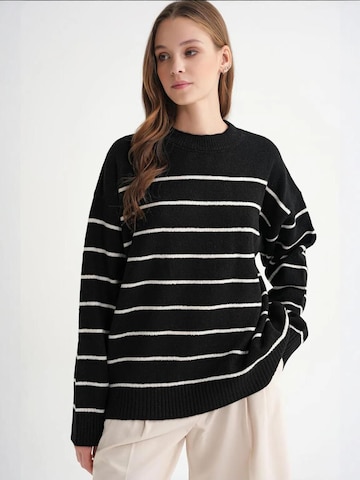Pull-over oversize MixRay en noir : devant