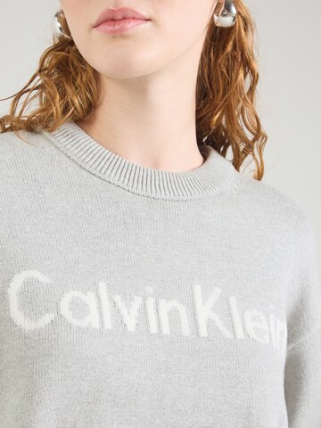 Calvin Klein Jeans Pullover in Grau